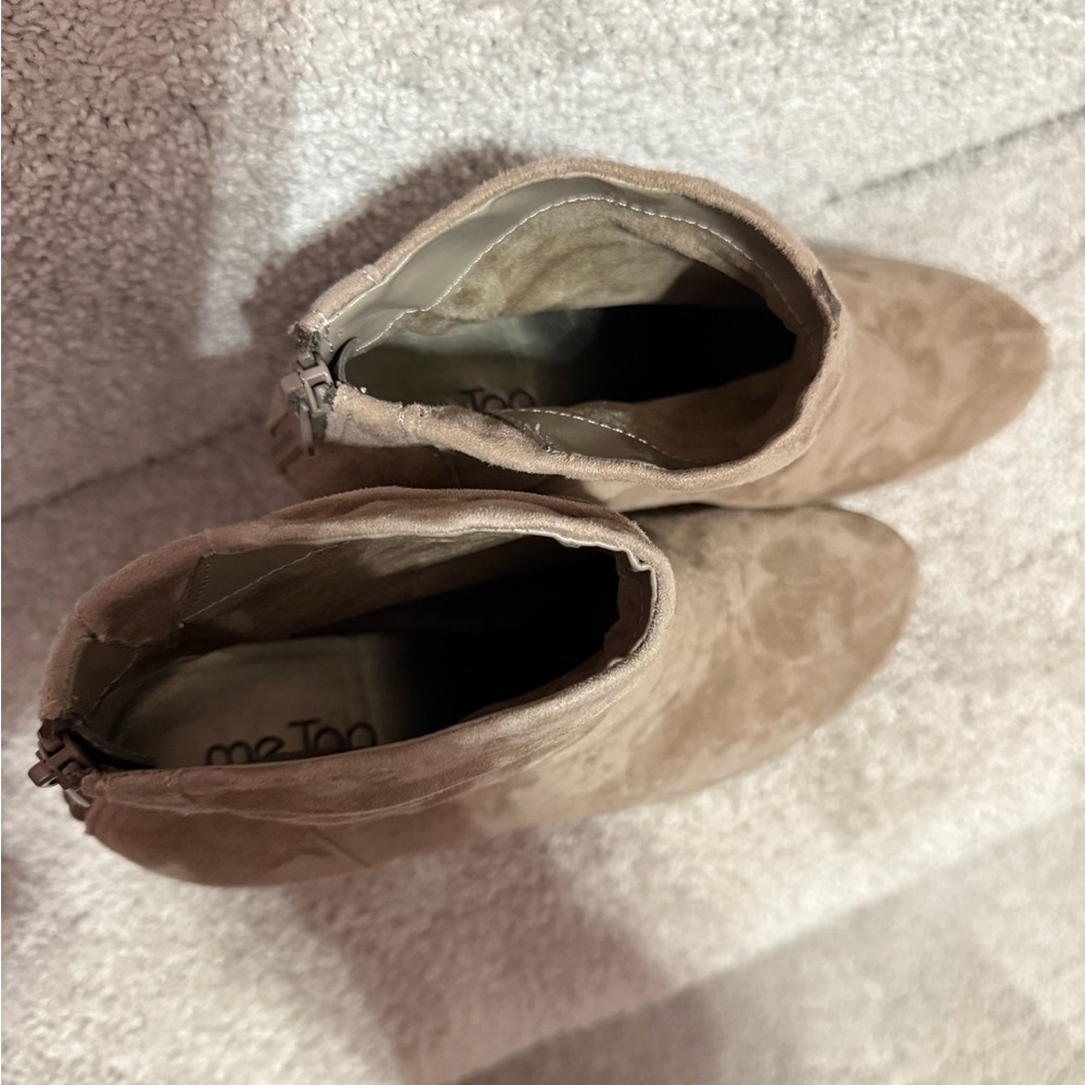 Me Too Lloyd Taupe Genuine Suede Scrunched Platform Heeled Booties Size 7 New - Picture 3 of 8
